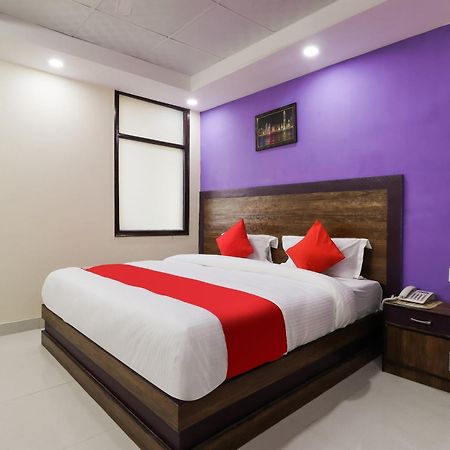 Hotel O Maharaja Gold Нью-Дели Экстерьер фото